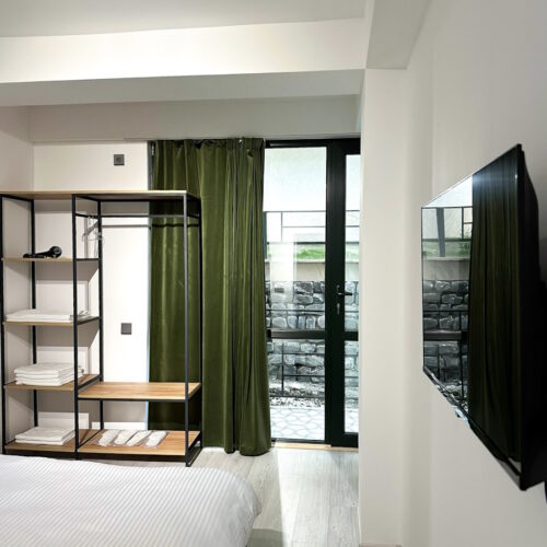 Deluxe family room + 2 single beds