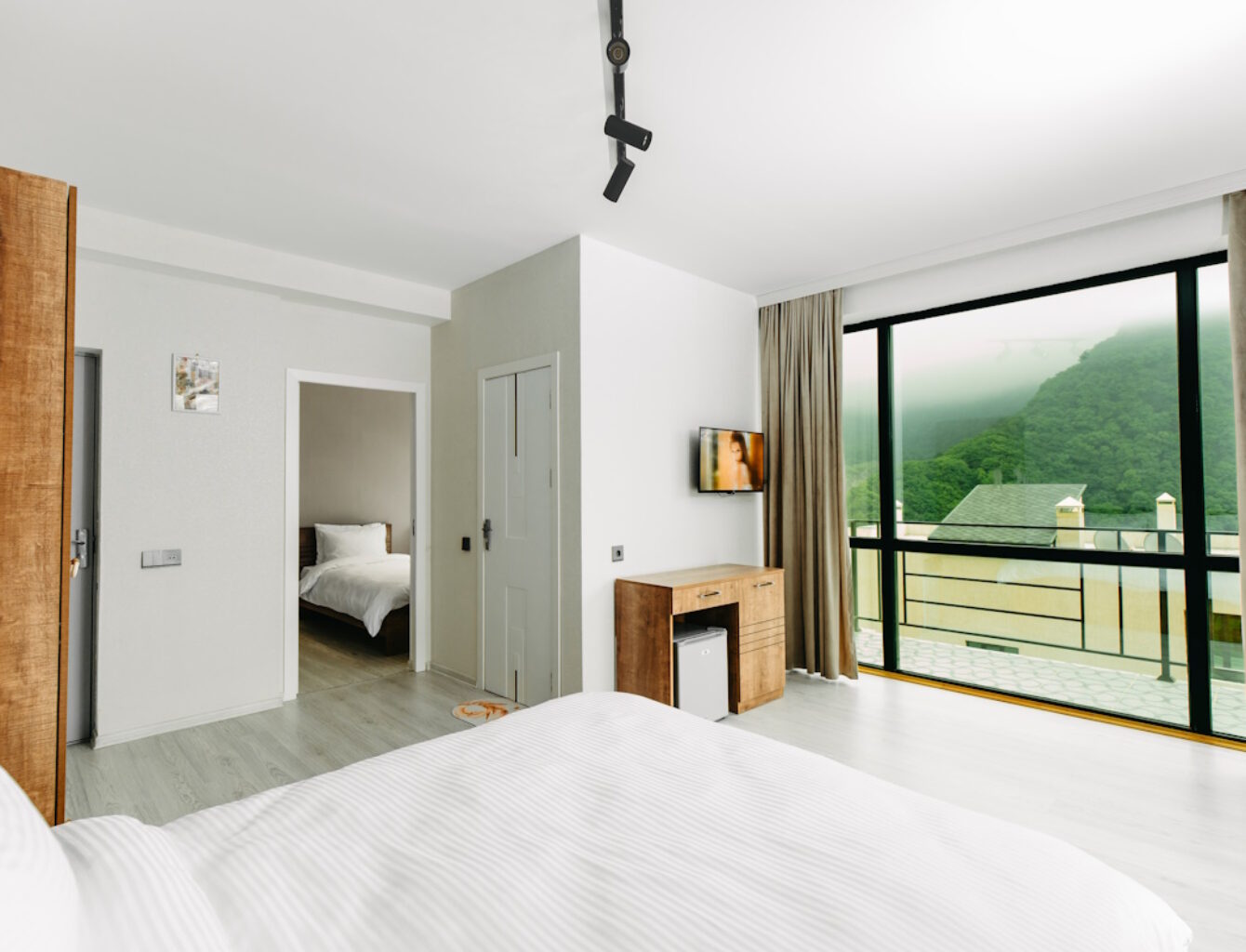 Deluxe family room + 2 single beds