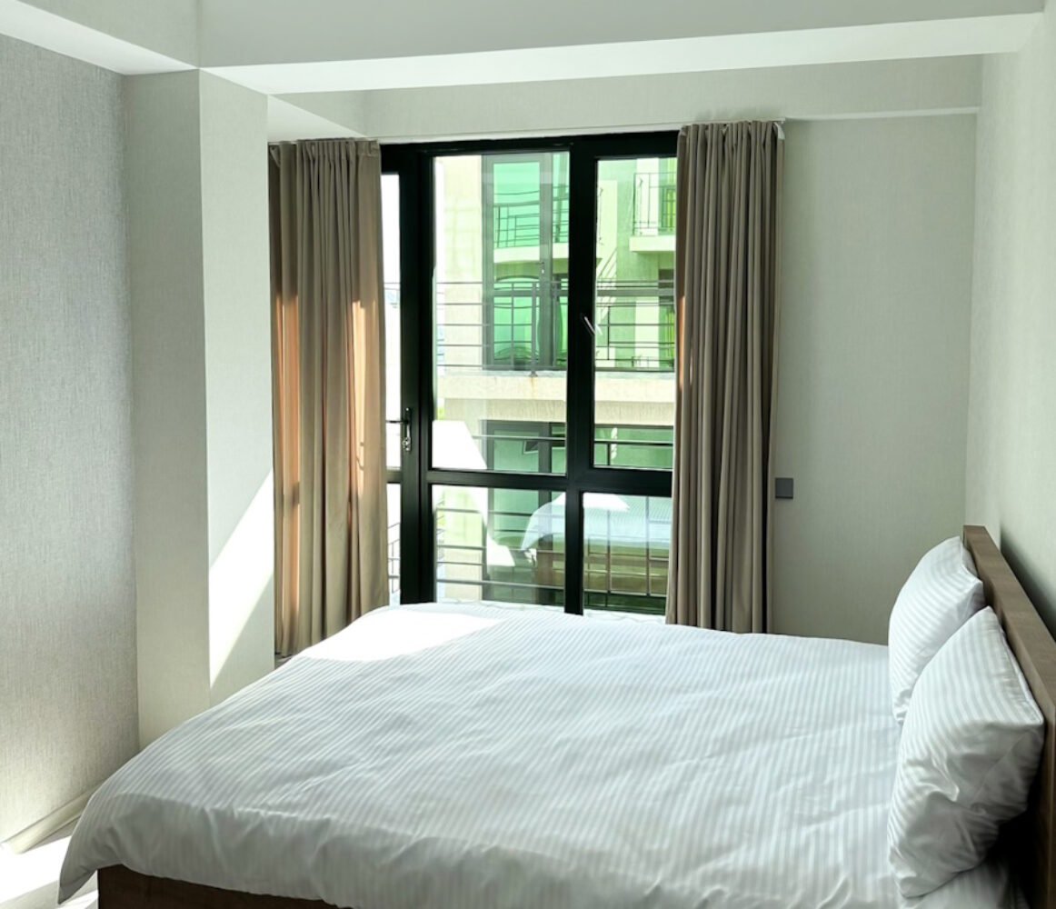 Deluxe apartment + 2 single beds + 1 sofa