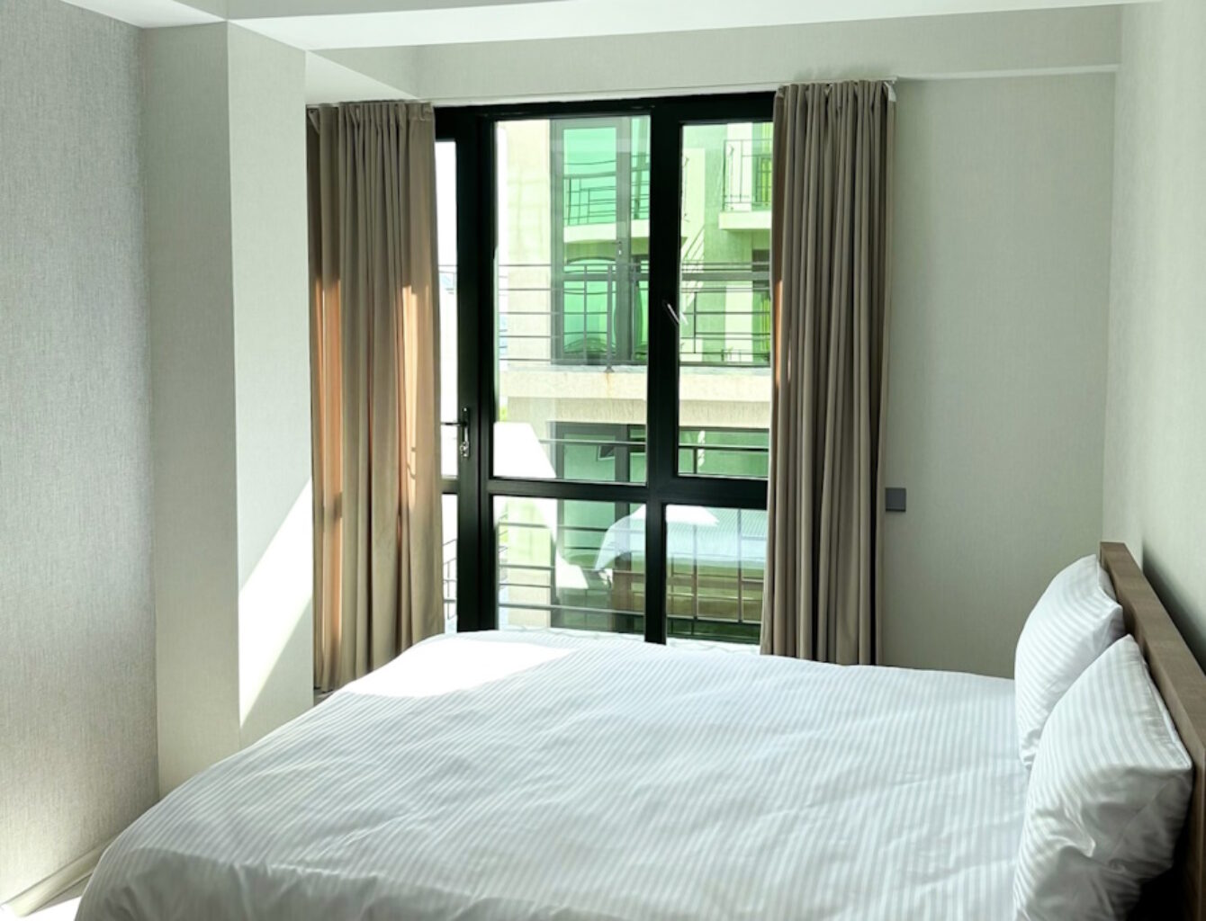 Deluxe apartment + 2 single beds + 1 sofa